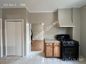 Building Photo - 324 Ave E