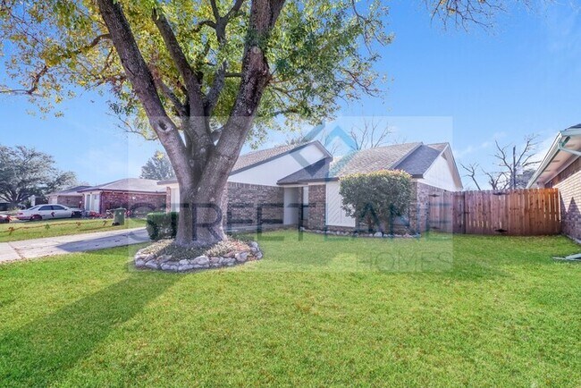 Building Photo - REDUCED!