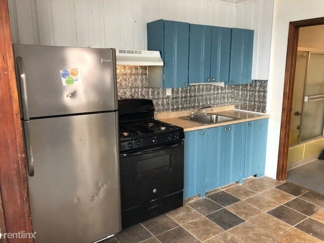 Foto del edificio - 1 br, 1 bath Apartment - 204 2nd Avenue 3