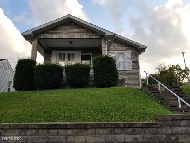 Building Photo - 2 br, 1 bath House - 440 W 43rd Street