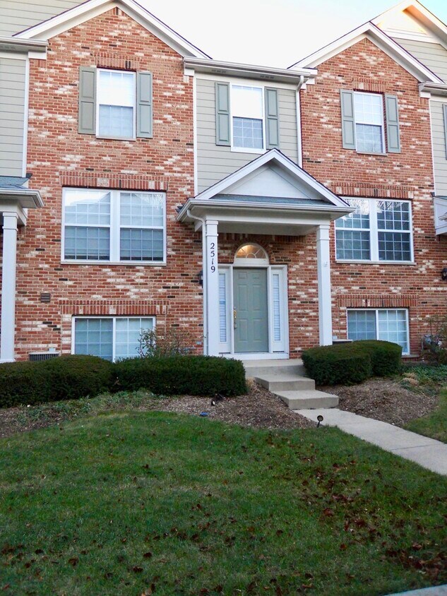 2519 Emily Ln, Elgin, IL 60124 Townhome Rentals in Elgin IL