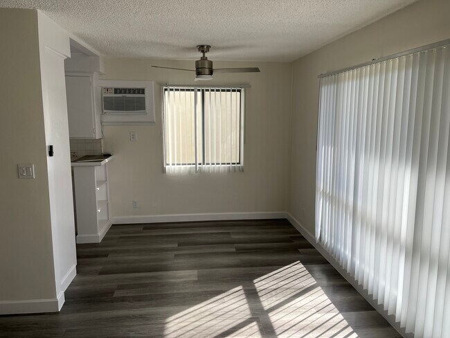 Building Photo - 842 Westbourne Dr
