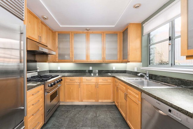 Foto del edificio - Gorgeous and Spacious Tri-Level Loft in SOMA
