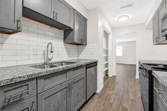 Building Photo - 6358 Creekbend Dr