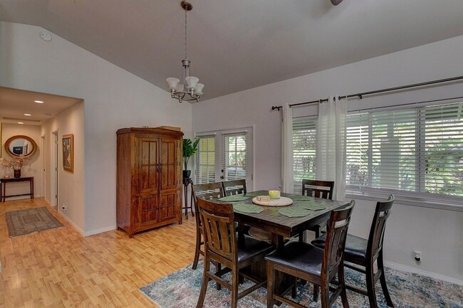Building Photo - Beautiful 3 bedroom 2 bath PET FRIENDLY ho...