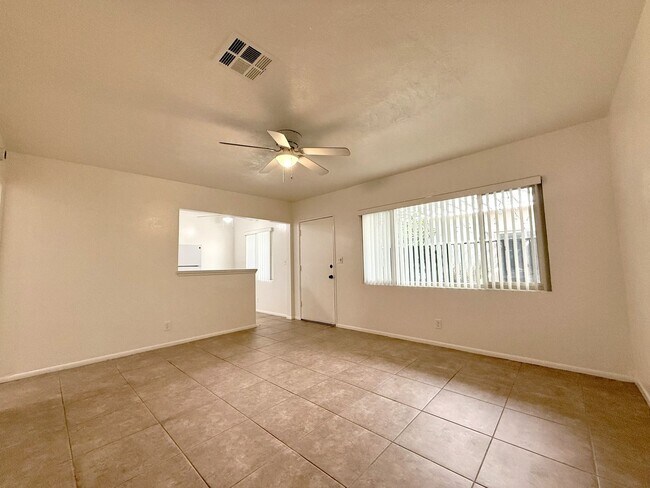 Foto del edificio - AVAILABLE NOW!! 1 Bedroom 1 Bathroom apartment in Palm Springs!!  MOVE IN SPECIAL!! HALF OFF ONE ...