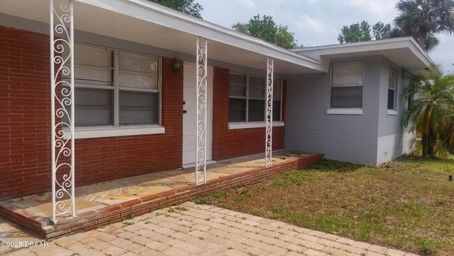 Building Photo - 525 Tarragona Way