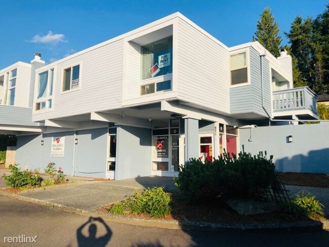Building Photo - 2 br, 1 bath Apartment - 611 5th St 1 Unit 1