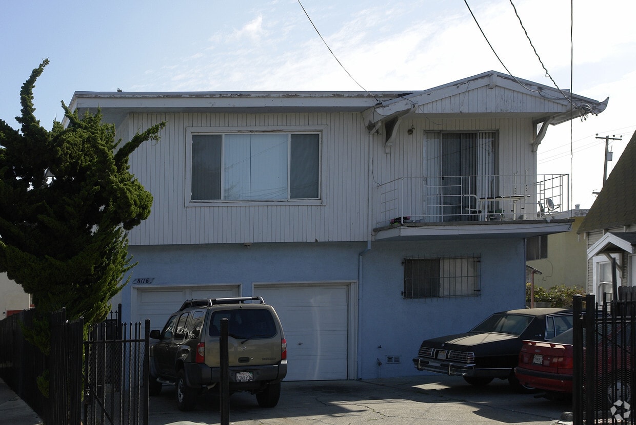 Building Photo - 8116 Olive St