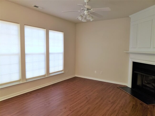 Foto del edificio - 115 Brentfield Loop