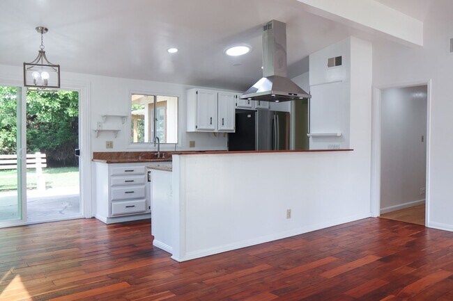 Building Photo - Remodeled Gem with Spacious Yard and New B...