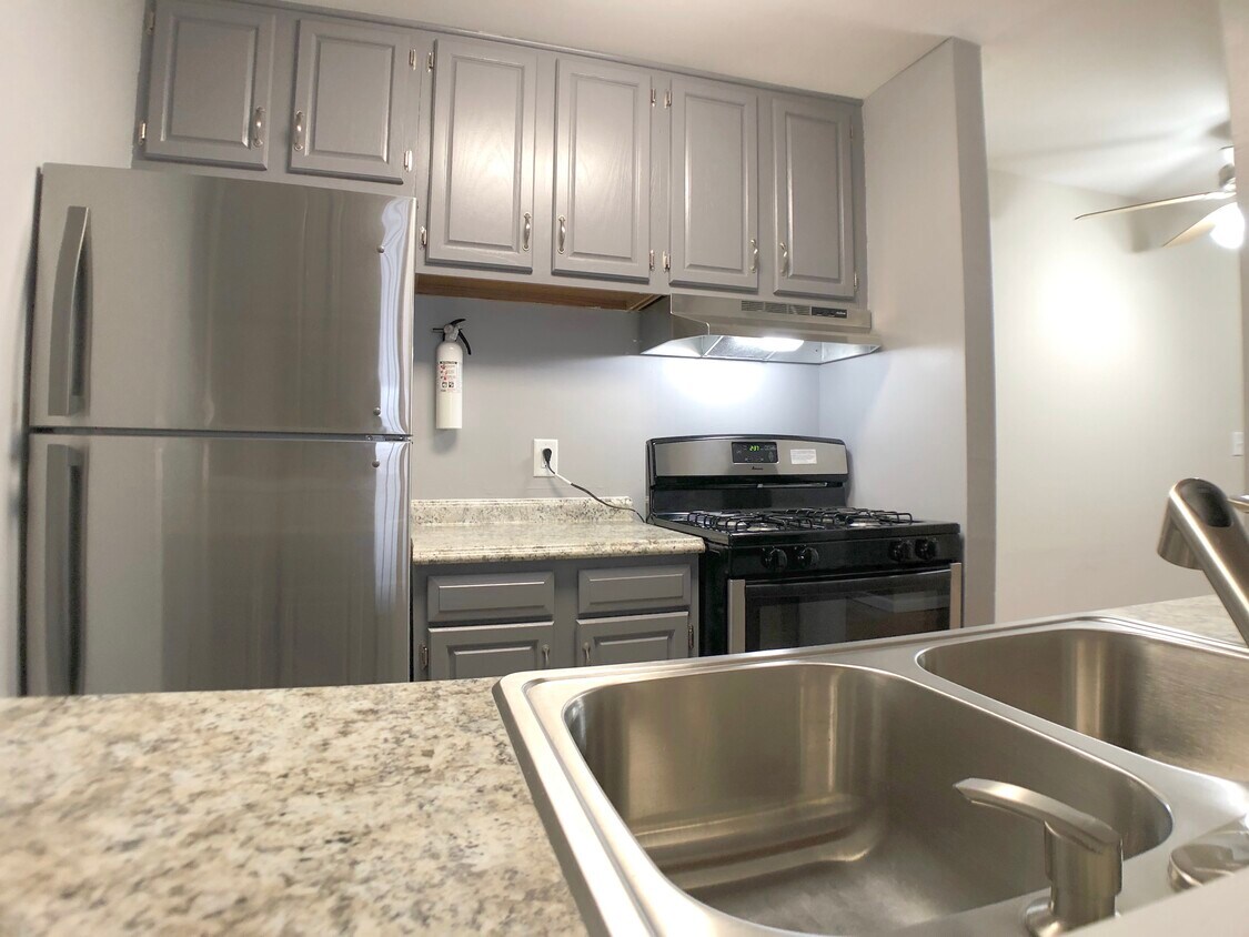 Foto principal - 1905 Tall Oaks Dr