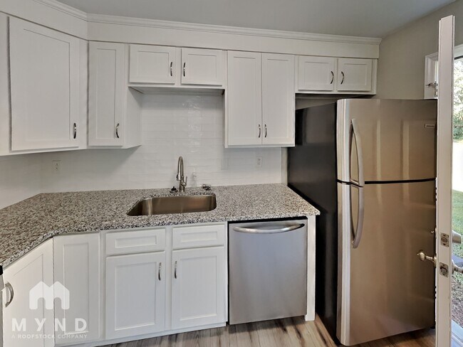 Foto del edificio - 3621 Firestone Dr