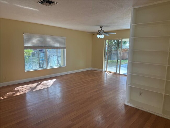 Foto del edificio - 5112 SW 87th Ave