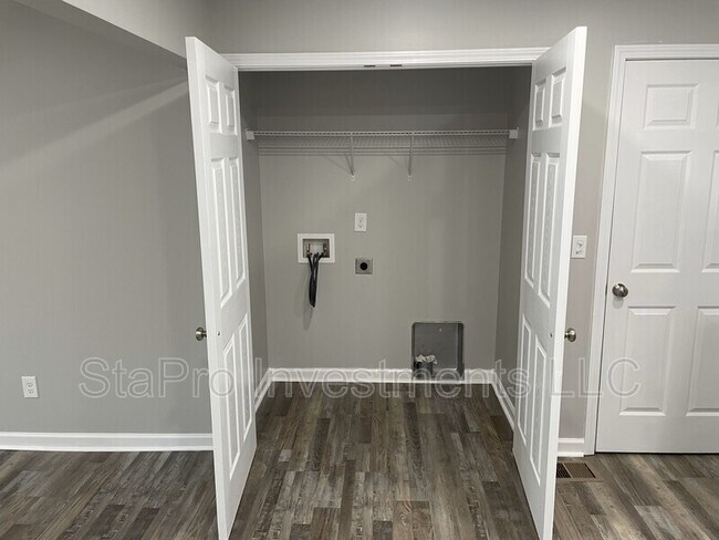 Building Photo - 102 Bellar Dr