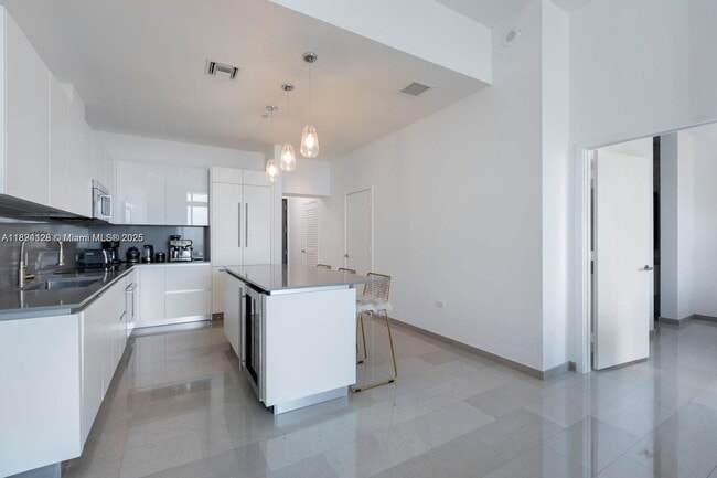 Foto del edificio - 88 SW 7th St
