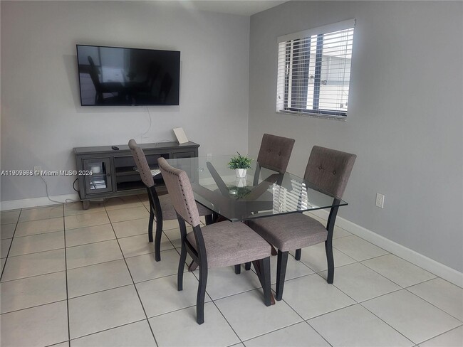 Foto del edificio - 2403 SW 102nd Pl