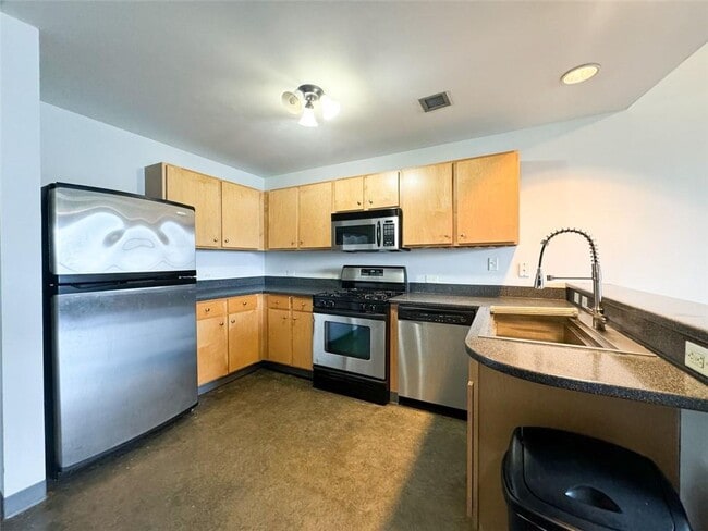 Building Photo - 115 W Peachtree Pl NW