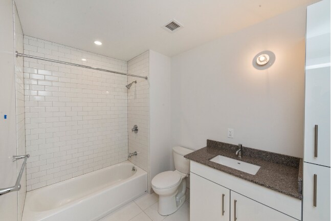 Foto del edificio - 457 E 1st St