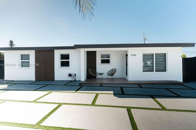 Building Photo - 5200 SW 114th Ct