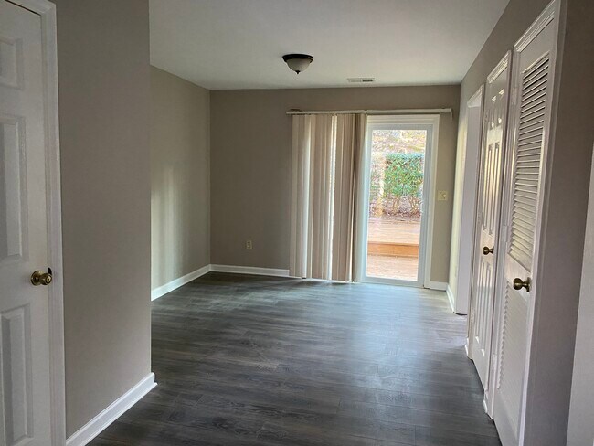 Building Photo - 1656 Grist Mill Dr