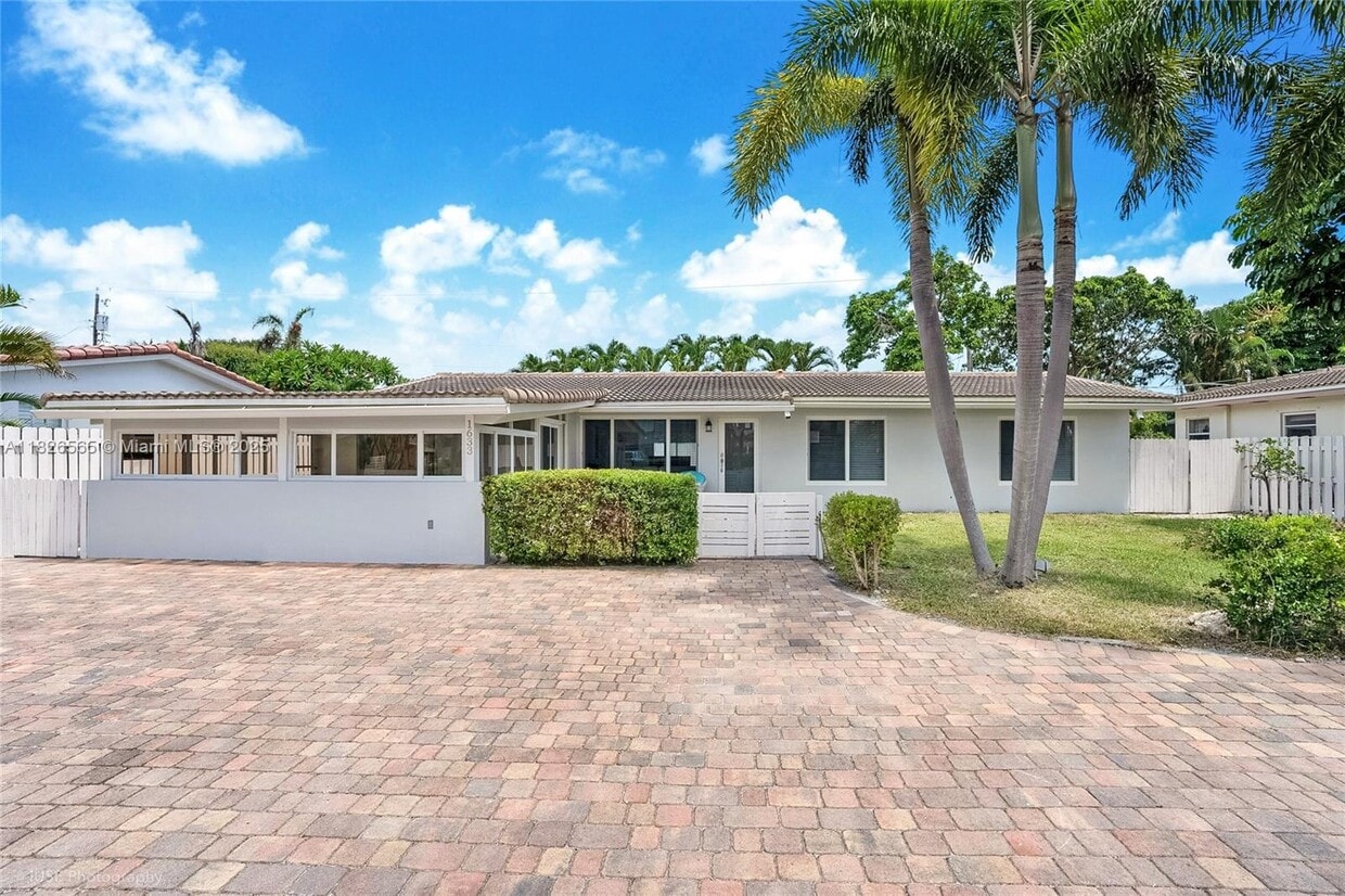 Primary Photo - 1633 SE 5th Ct
