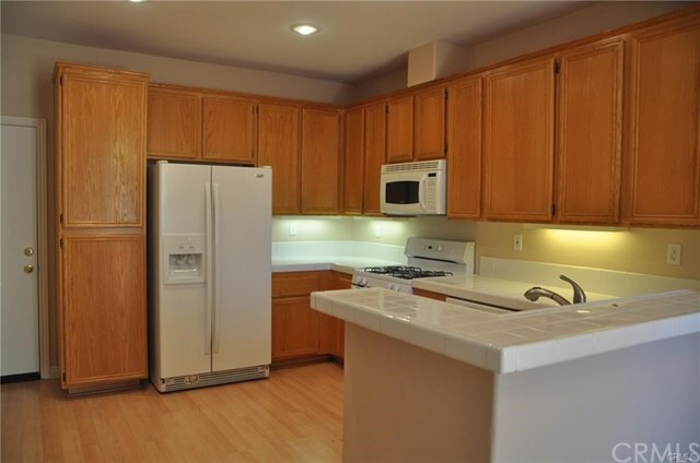 Building Photo - 453 N Castletown