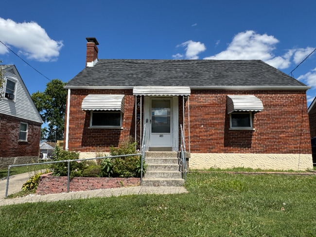 Building Photo - 736 Maple Dr