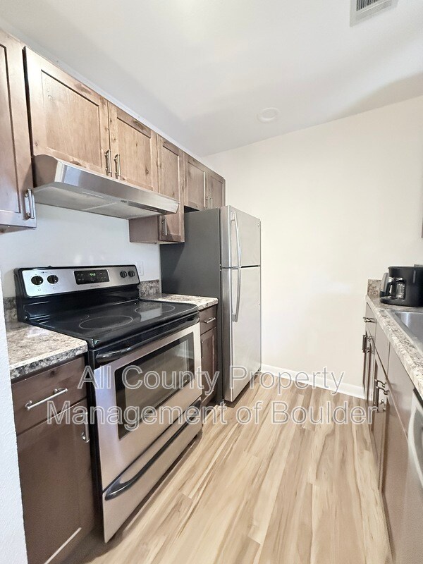 Foto del edificio - 1576 Bradley Dr