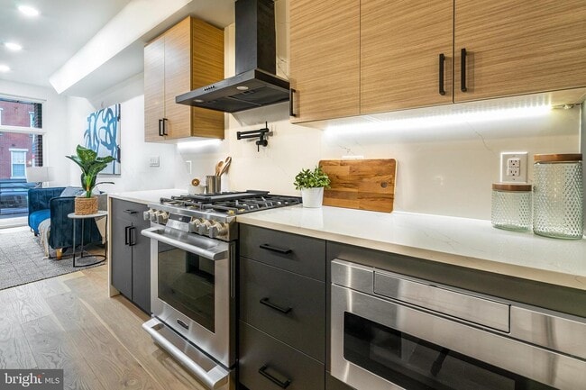 Building Photo - 1507 Christian St