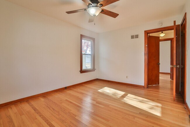 Building Photo - Single Family Home near Downtown Edwardsville