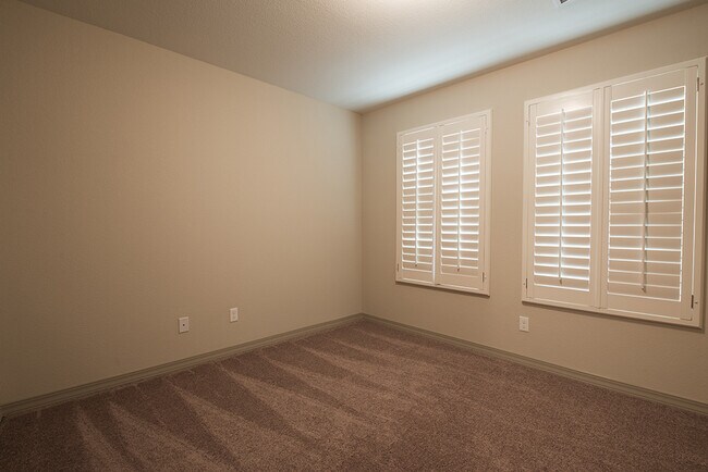 Foto del edificio - ELEGANT EASTSIDE PROPERTY