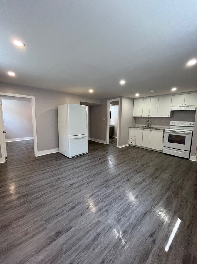 Building Photo - 95 Leaside Dr