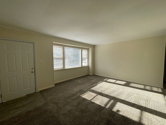 Foto del edificio - 2 bedroom, 1 bath Duplex