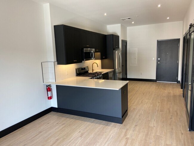 Foto del edificio - Fantastic one bedroom with den and balcony at Watermark in Easton