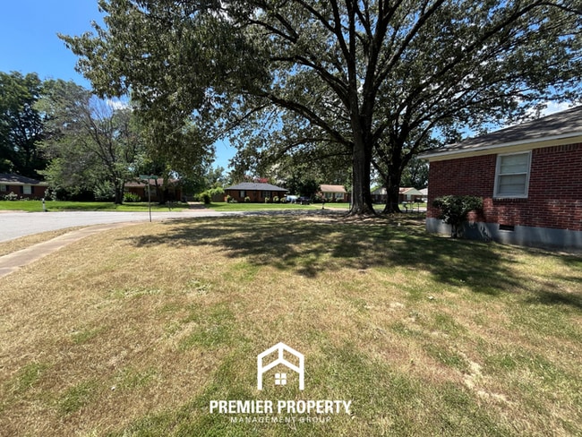 Photo - 3026 S Edgeware Rd House