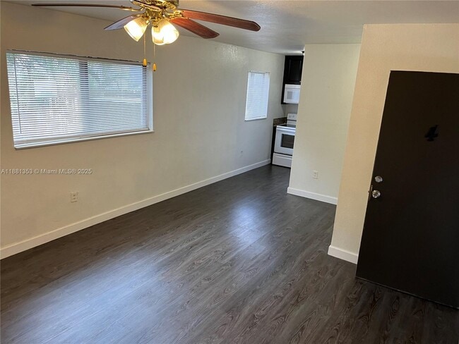 Foto del edificio - 180 NE 71st St
