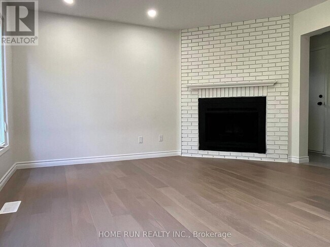 Photo du bâtiment - 17 McClure Crescent