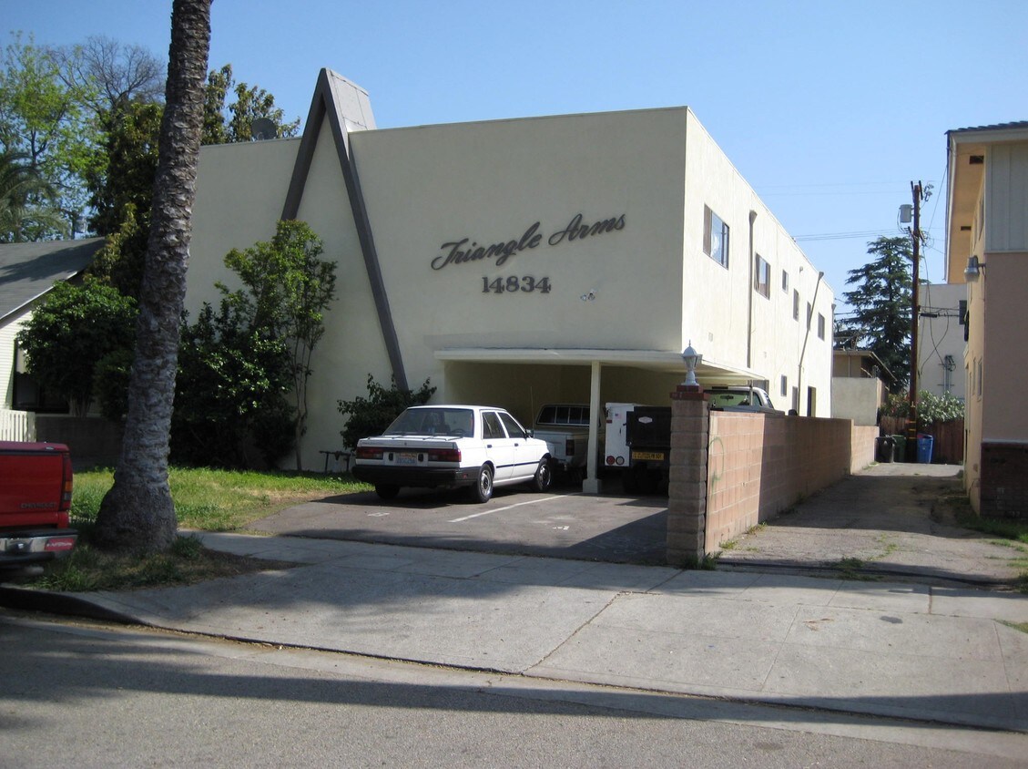 Foto del edificio - 14834 Friar St