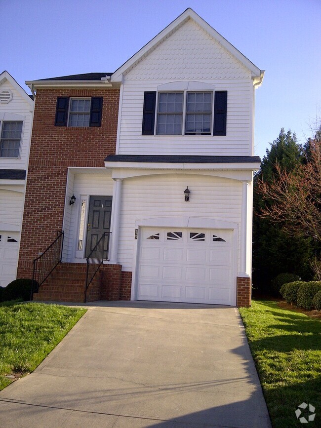 Building Photo - 4565 Treerose Way