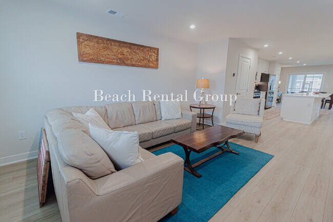 Building Photo - Furnished Townhouse in Gated Community