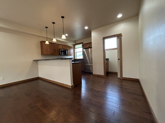 Foto del edificio - Upgraded 2 Bed, 1.5 Bath Townhouse with St...