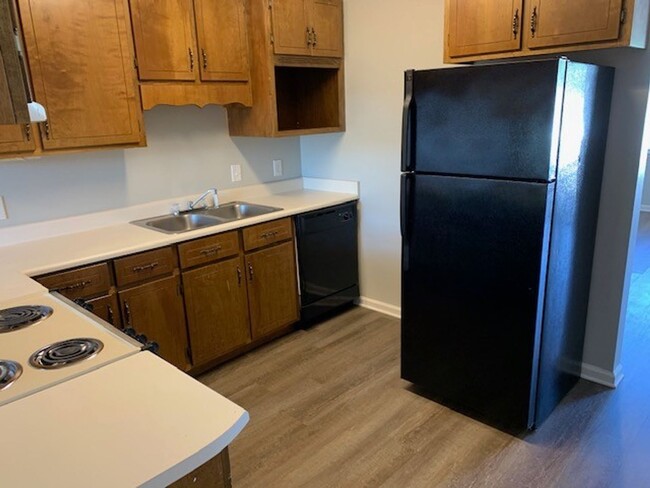 Building Photo - Remerton Townhome