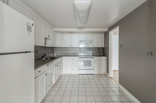 Foto del edificio - 175 E Delaware Pl