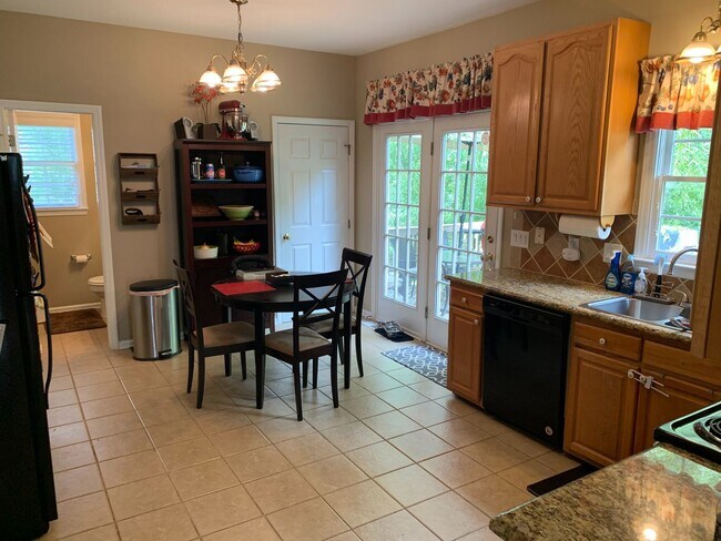 Building Photo - 102 Streamview Drive - Bev Roberts Rentals...