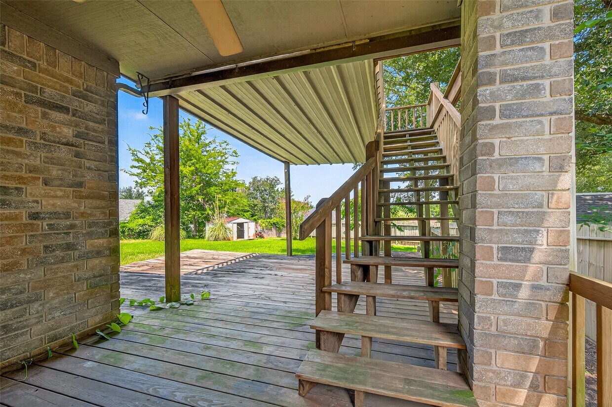 Building Photo - 319 Fantasy Ln