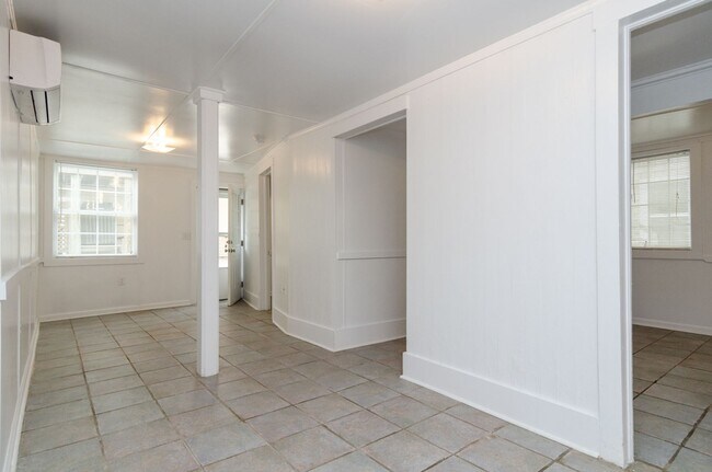 Foto del edificio - 610 Waynick Blvd