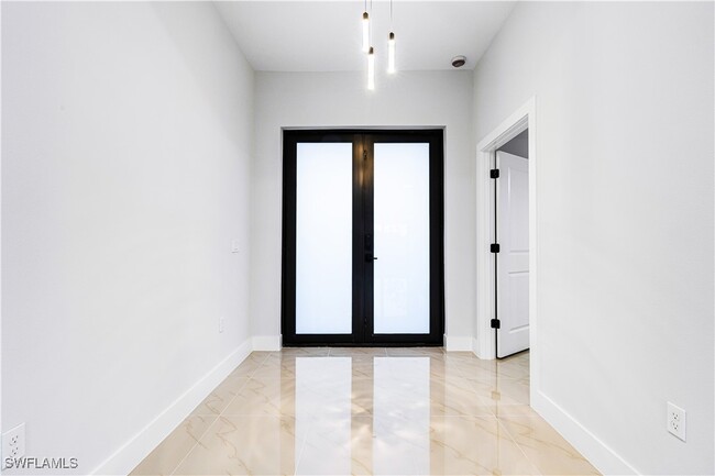 Building Photo - 450 Mercedes Ct
