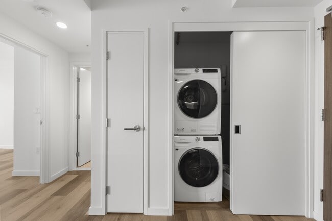 Building Photo - 825 Ke’eaumoku St