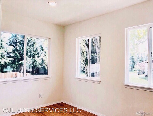 Foto del edificio - 4 br, 2 bath House - 5503 NE 5th Ave